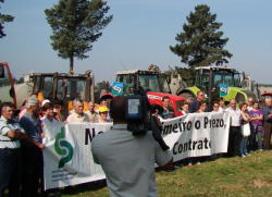 Os gandeiros levan meses manifestándose en demanda dun prezo xusto