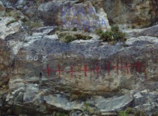 Imaxe das nove cruces que aínda hai en Baredo (entre Baiona e a Guarda), lembrando as persoas asasinadas na Guerra Civil