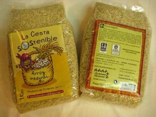 Arroz integral, un dos produtos de comercio xusto que vende Amarante