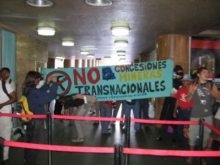 Imaxes das protestas contra as explotacións mineiras na Serra do Perijá, na fronteira entre Colombia e Venezuela