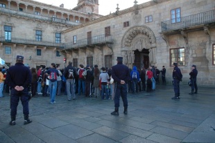 Outro momento, fronte á sede do reitorado, no Pazo de San Xerome